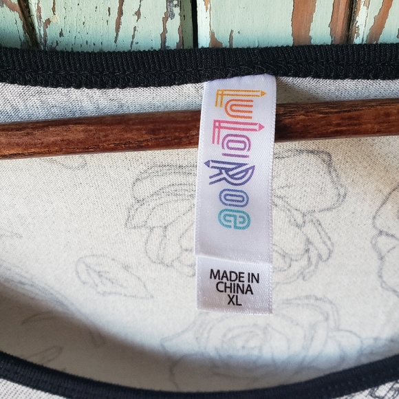 LulaRoe top XL - Picture 2 of 4